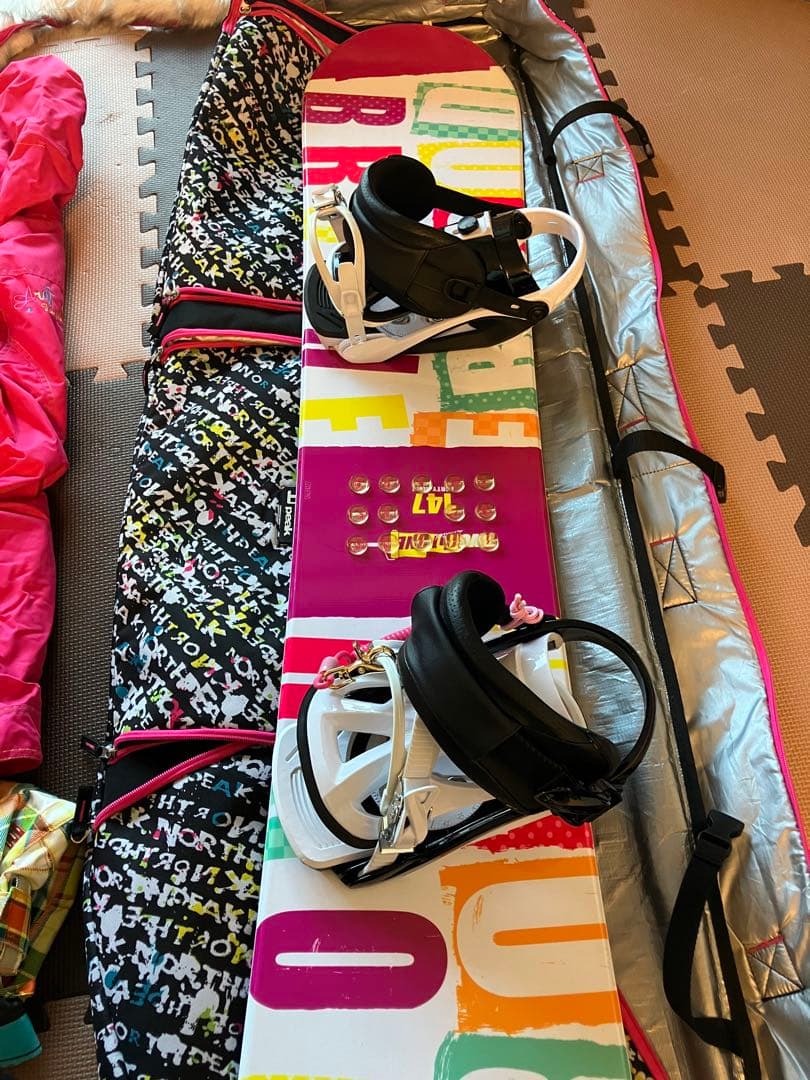 スノーボードウェアセット（ジャケット・パンツ・帽子・ゴーグル）