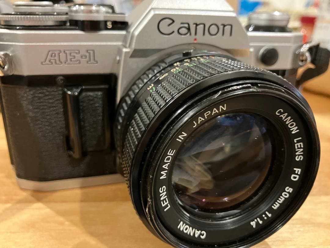 Canon AE-1 フィルム一眼レフカメラ　ストロボ付き