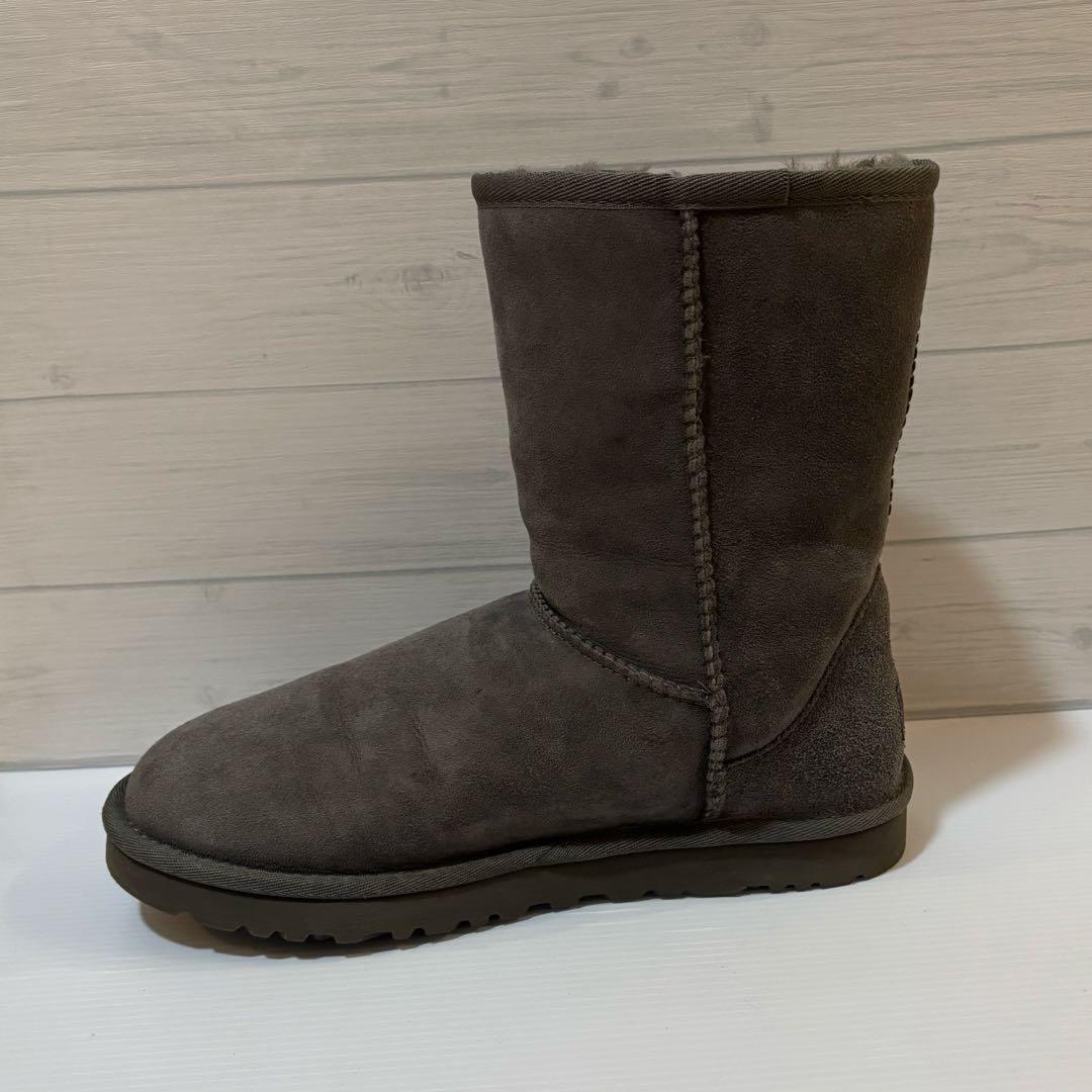 UGG グレー ムートンブーツ　classic short 24cm US７