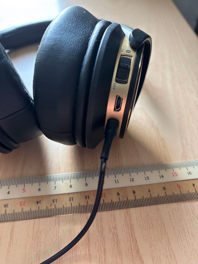 ヘッドホン　Audio-Technica ATH-WS660BT