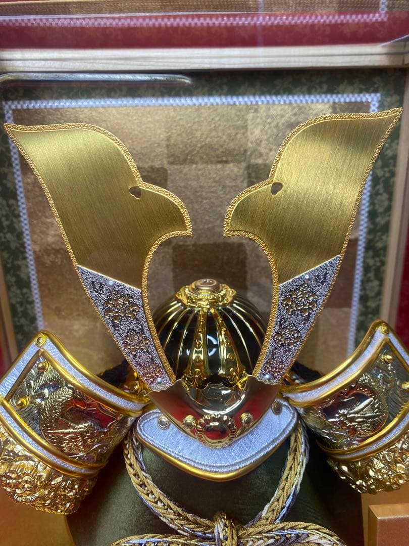 東京久月　五月人形　家紋付き兜飾り　白木六角形クリルケース入・コンパクトサイズ