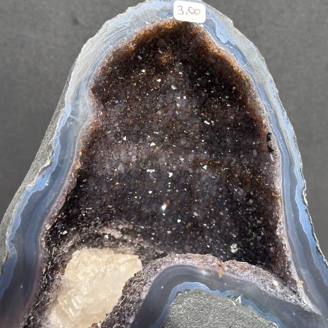 天然石 カルサイト共生アメジストのドーム　置物G.83