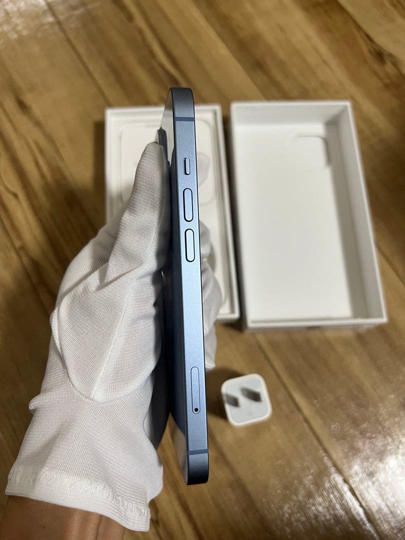 バッテリー100% Apple iPhone 14 SIM フリー　充電器付き