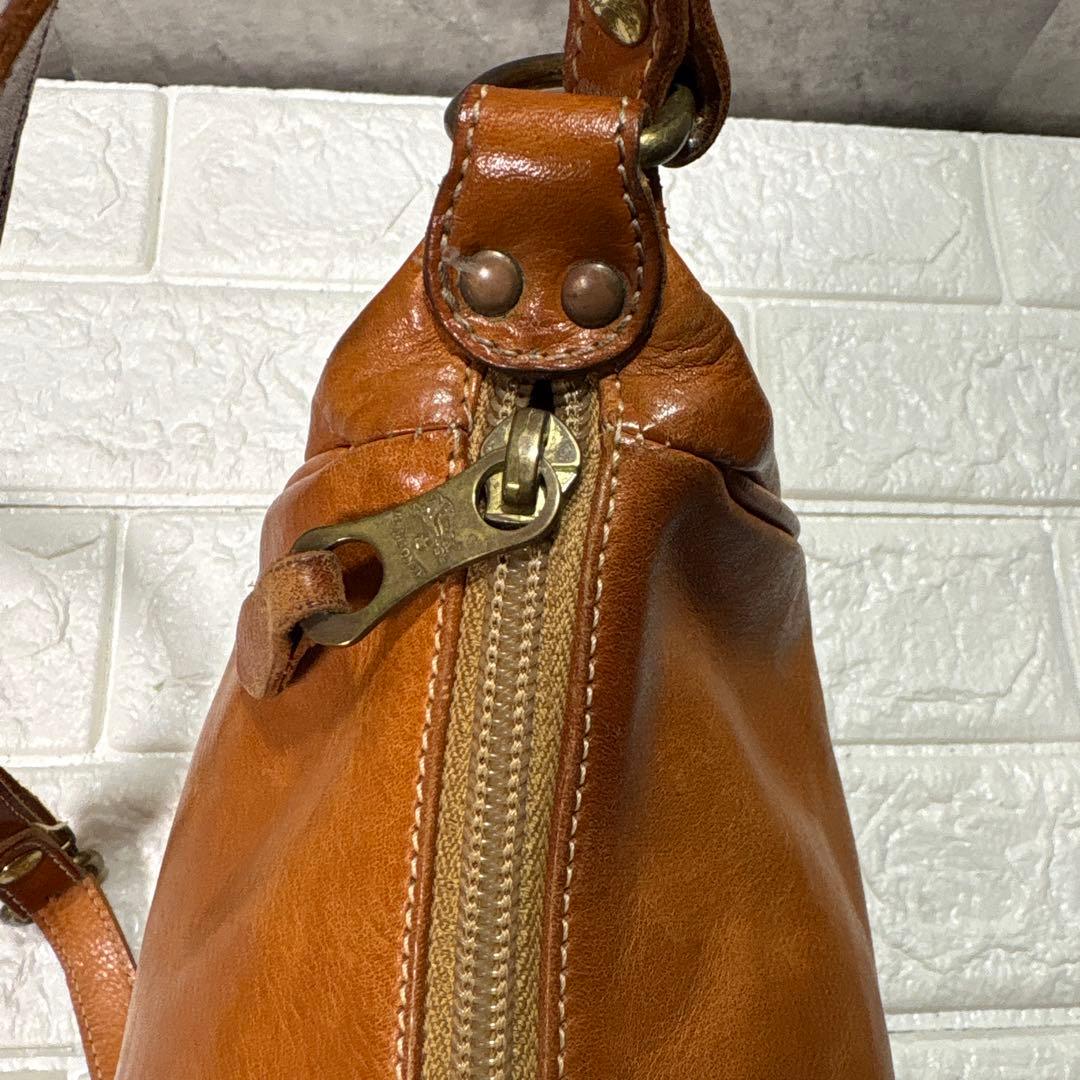 イルビゾンテ　ILEISONTE キャメル　ハーフムーン　レザーショルダー