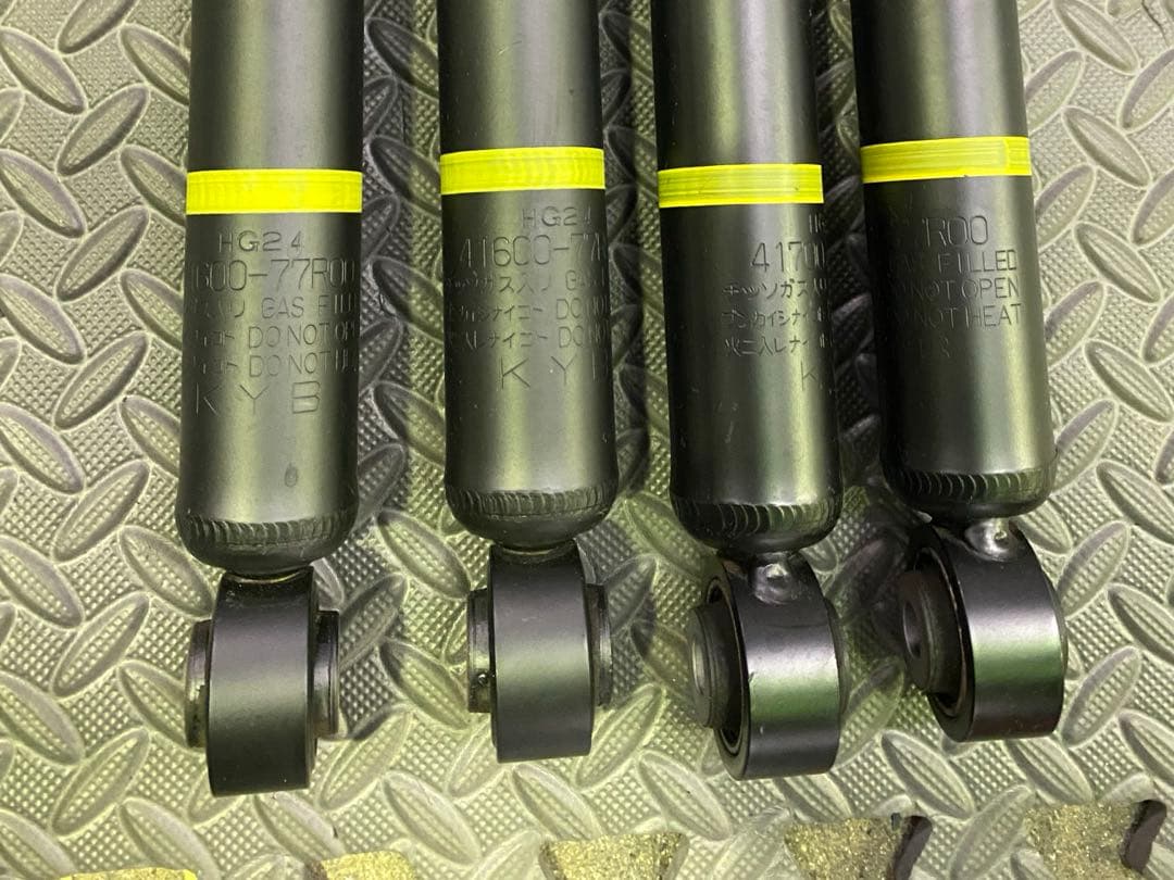 ジムニー　JB64 純正ショック　中古美品　４本セット