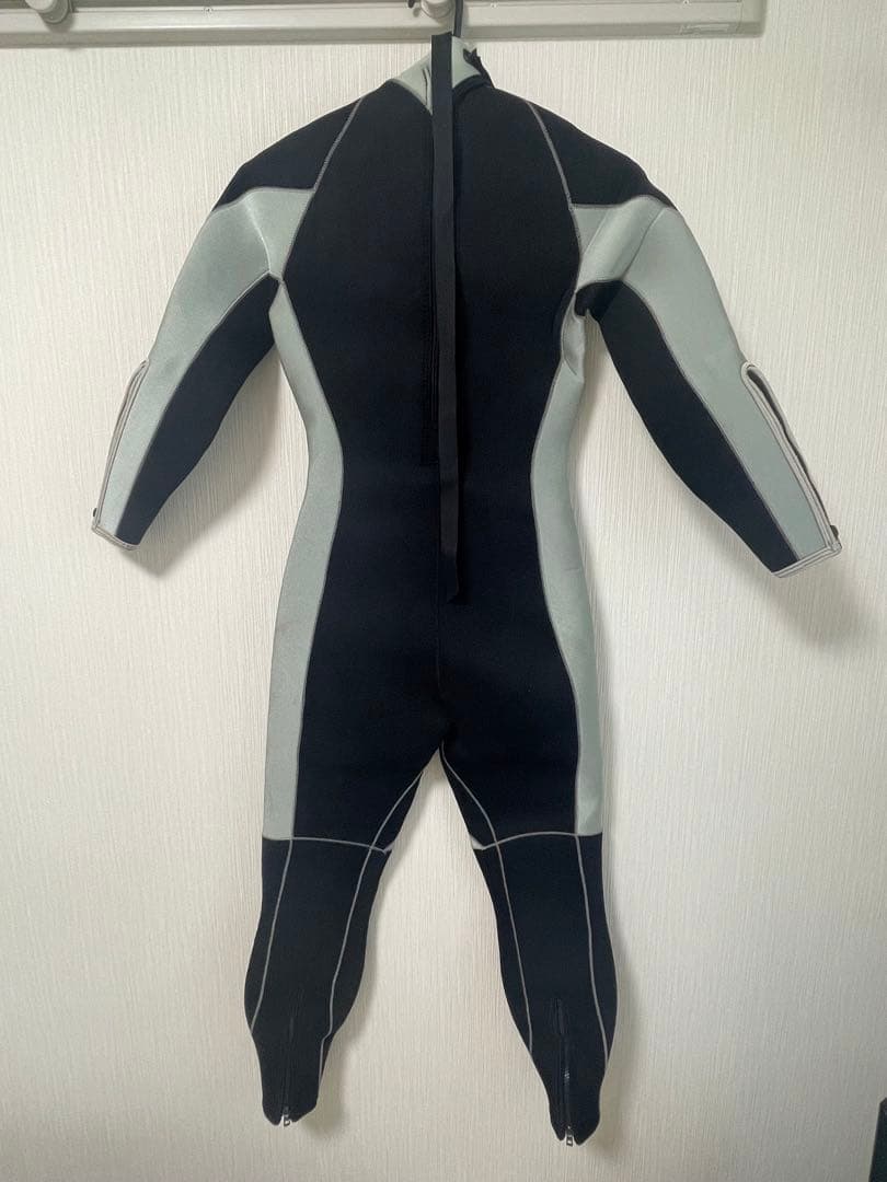 モビーズ　ネオプレンウェットスーツ M