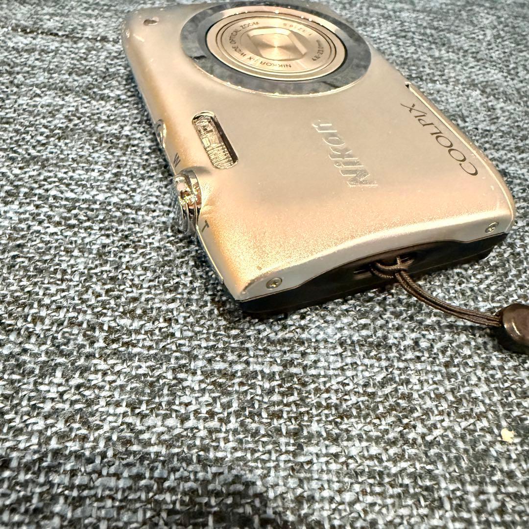 Nikon COOLPIX A100 シルバー Digital Camera