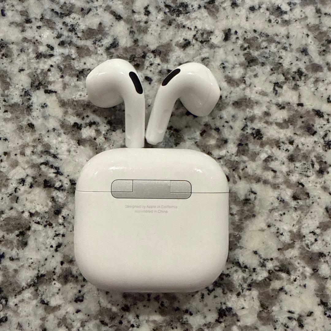 【匿名配送】美品！AirPods4 ノイズキャンセリング機能付き