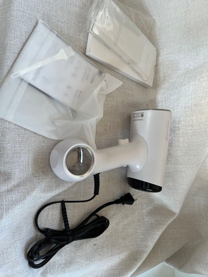 MorusV6真空吸着式衣類スチーマー　スチームアイロン花粉低減脱臭除菌ホワイト