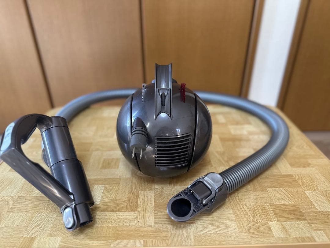 HK　ダイソン　キャニスター掃除機　DC48 分解清掃済み＆一部新品部品