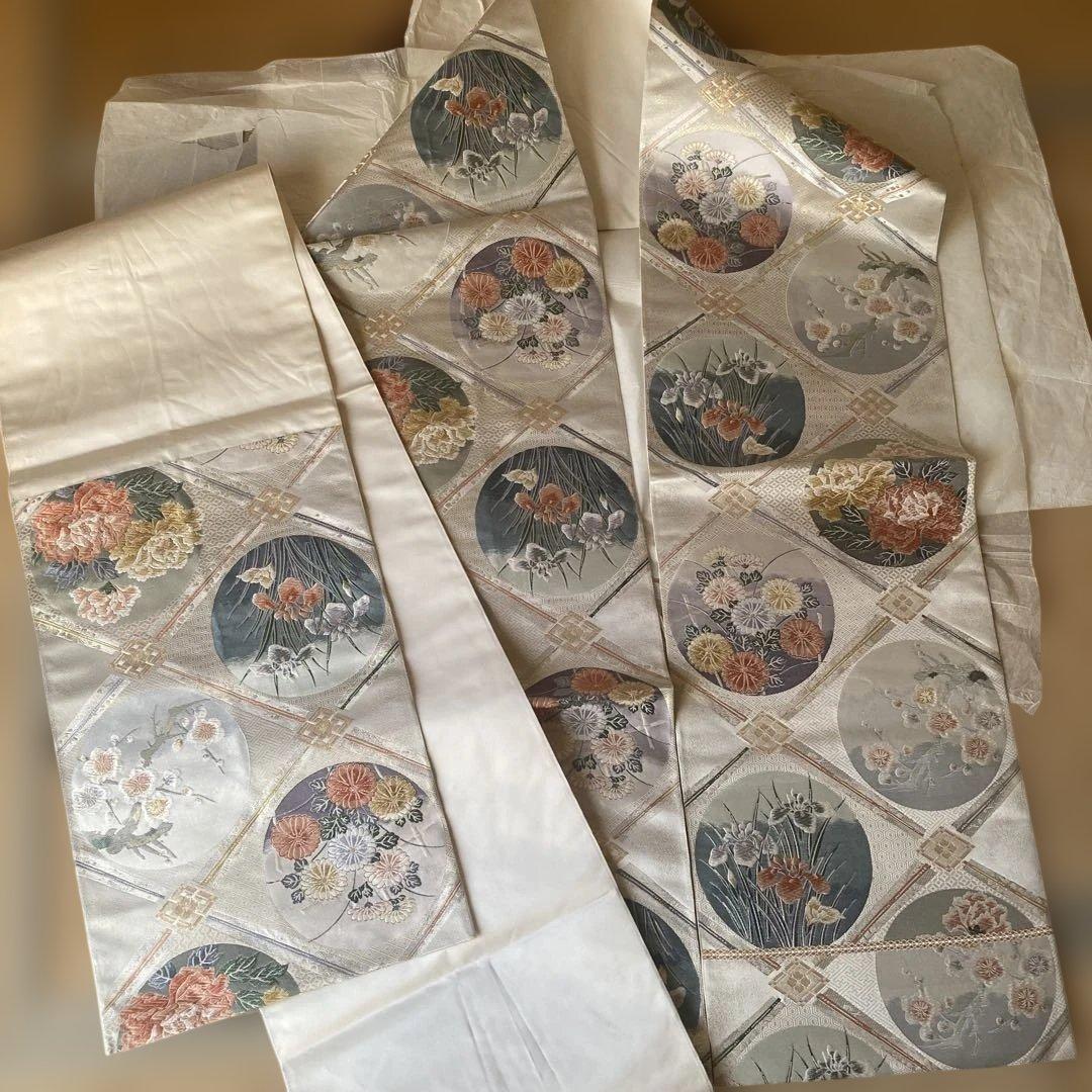 花柄刺繍の伝統的な和装用帯　成人式　結婚式