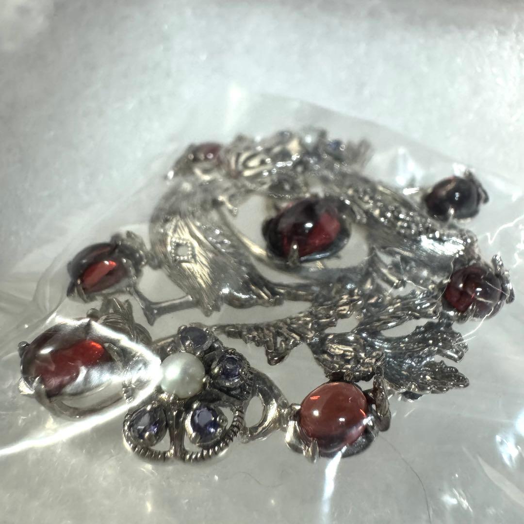 碌山 ウィリアム・モリスいちご泥棒ペンダントブローチ（ガーネット）