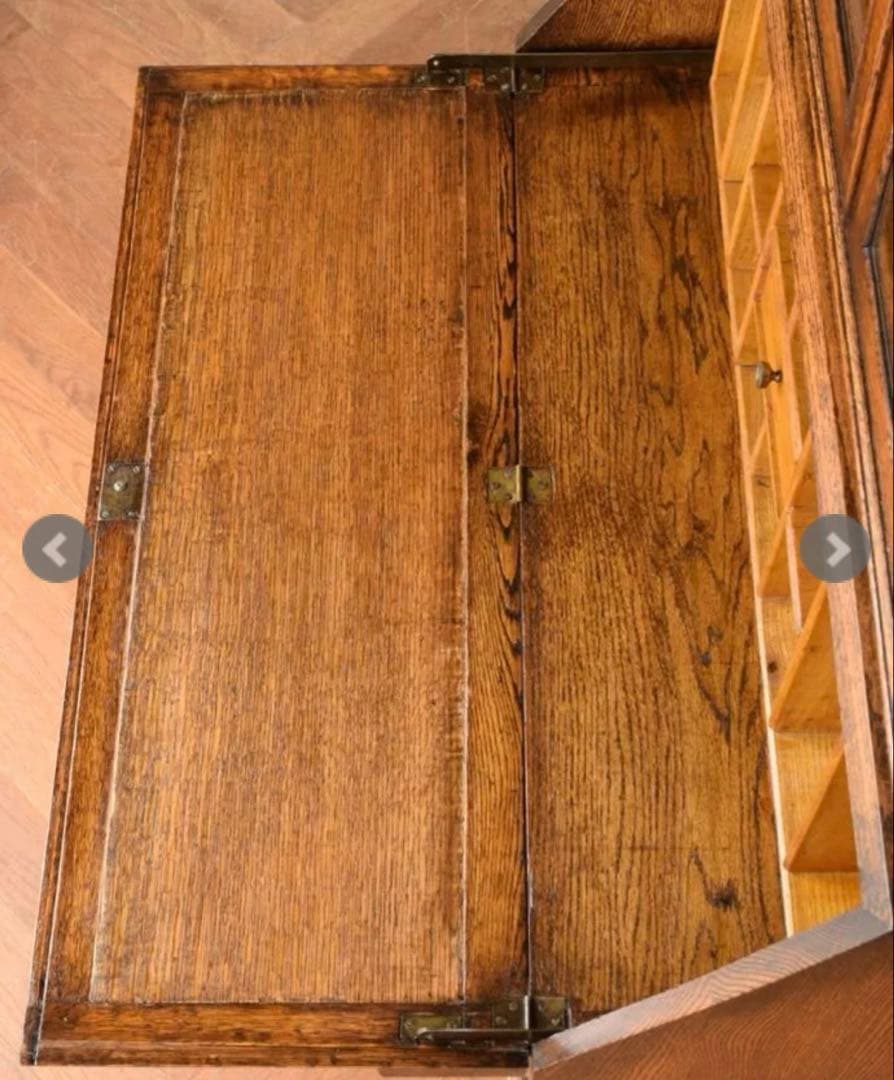 イギリスから届いたアンティークの本棚付きデスク、ビューロー