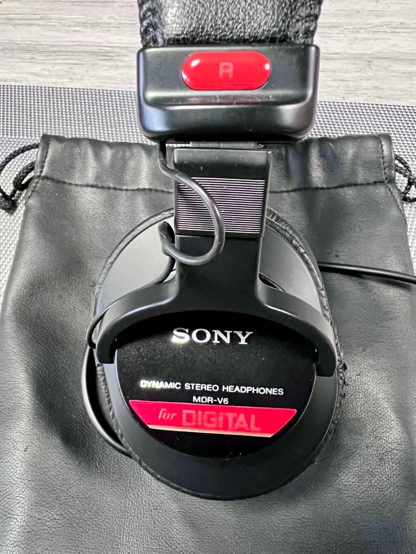 SONY MDR-V6 モニターヘッドホン【現在入手困難】