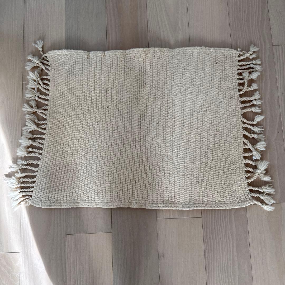 M*e様 フリンジ付きベニワレンラグ （無地）約80cm x 50cm