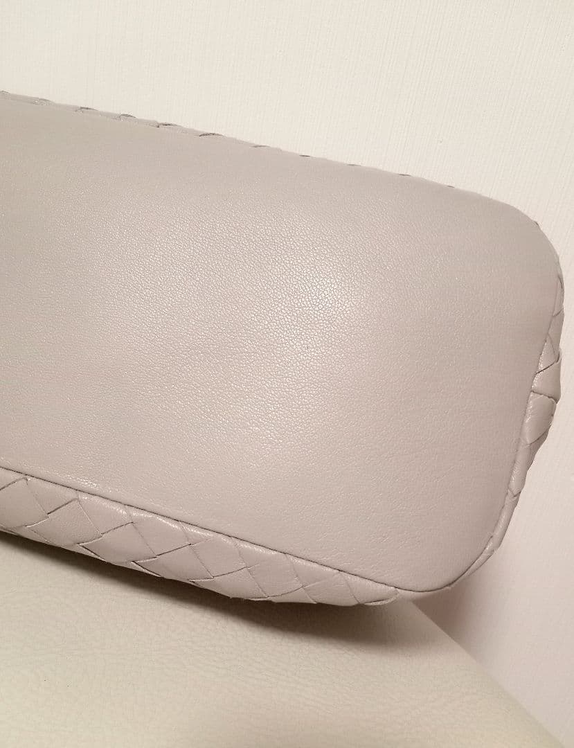 イントレチャート ショルダーバッグ 本革 / ゴート山羊革　グレージュ 肩掛け◎