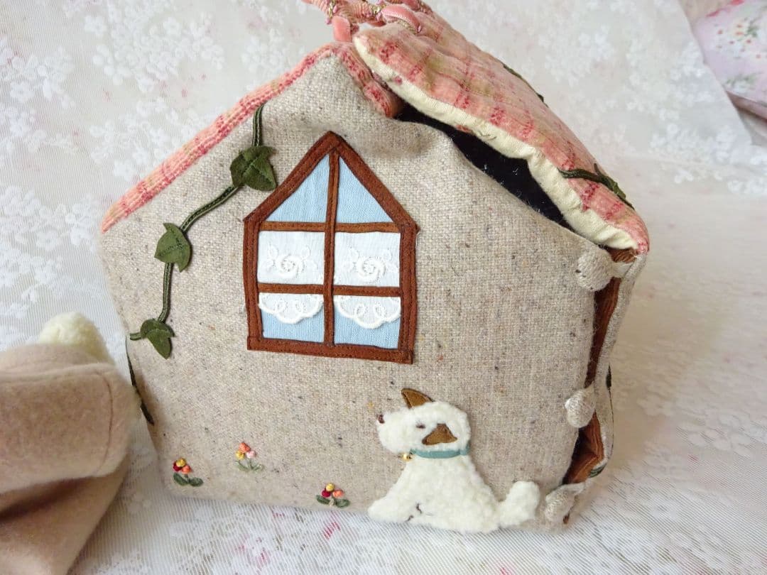 マニー　うさぎハウスコラージュ小物入れ　ぬいぐるみ　イマンローズウォールポケット