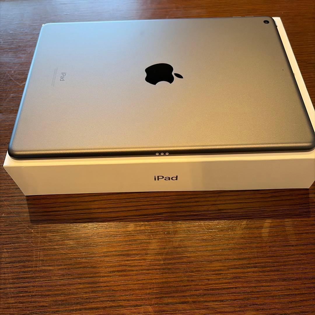 Apple iPad (第9世代) Wi-Fi 64GB 本体　スペースグレイ