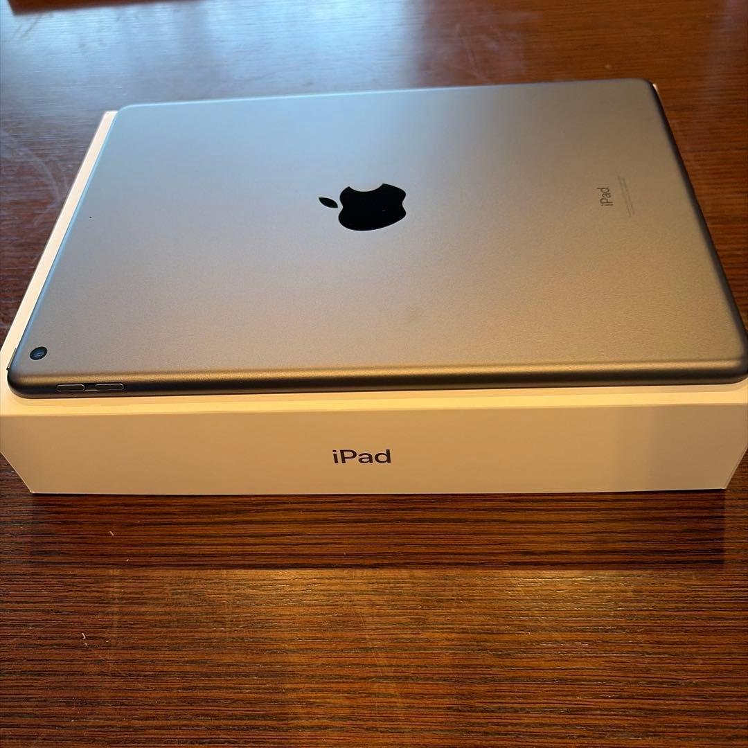 Apple iPad (第9世代) Wi-Fi 64GB 本体　スペースグレイ