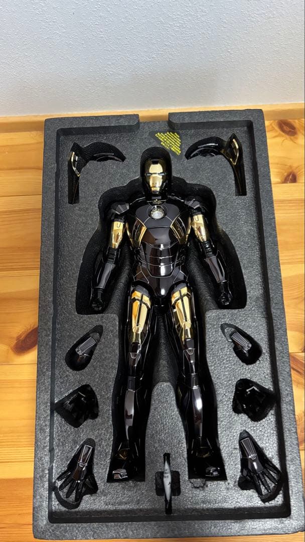ホットトイズ　 『アベンジャーズ』アイアンマン・マーク7（ブラック＆ゴールド版）