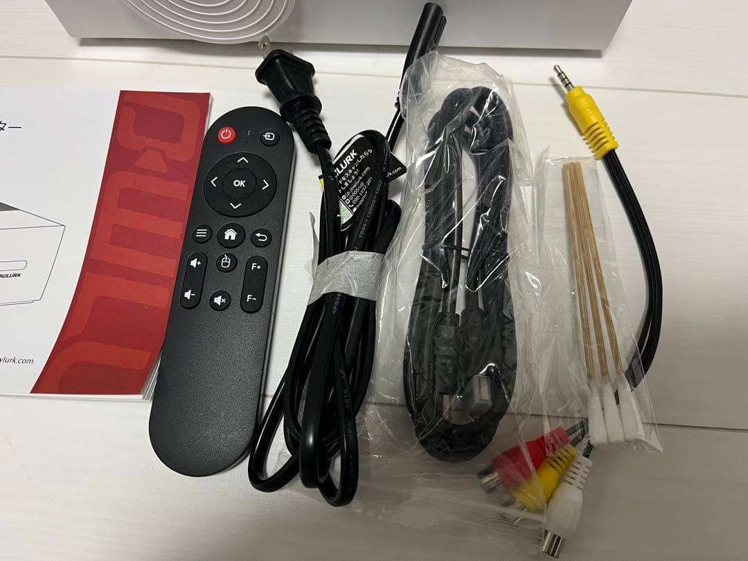 JDLURK M8 プロジェクター 本体　一回のみ使用