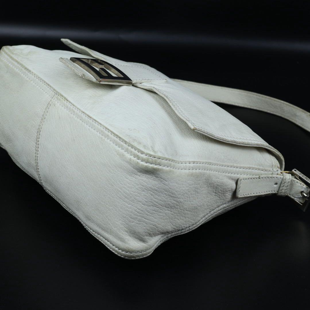 Fendi マンマバケット　ホワイトレザー ショルダーバッグ フラップ式