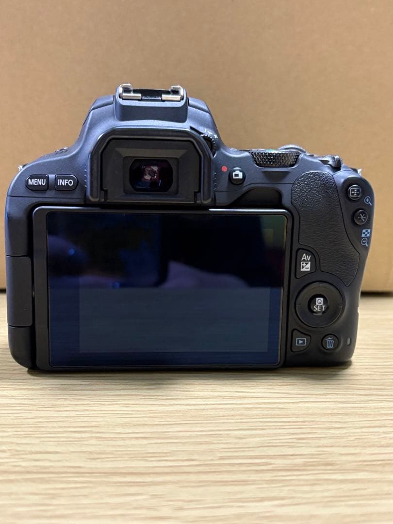 Canon EOS Kiss X9 本体