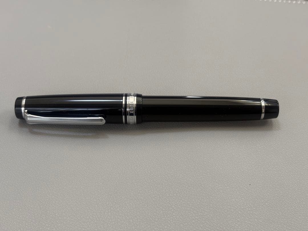 美品　SAILOR 万年筆 黒 プロフェッショナルギア　中細