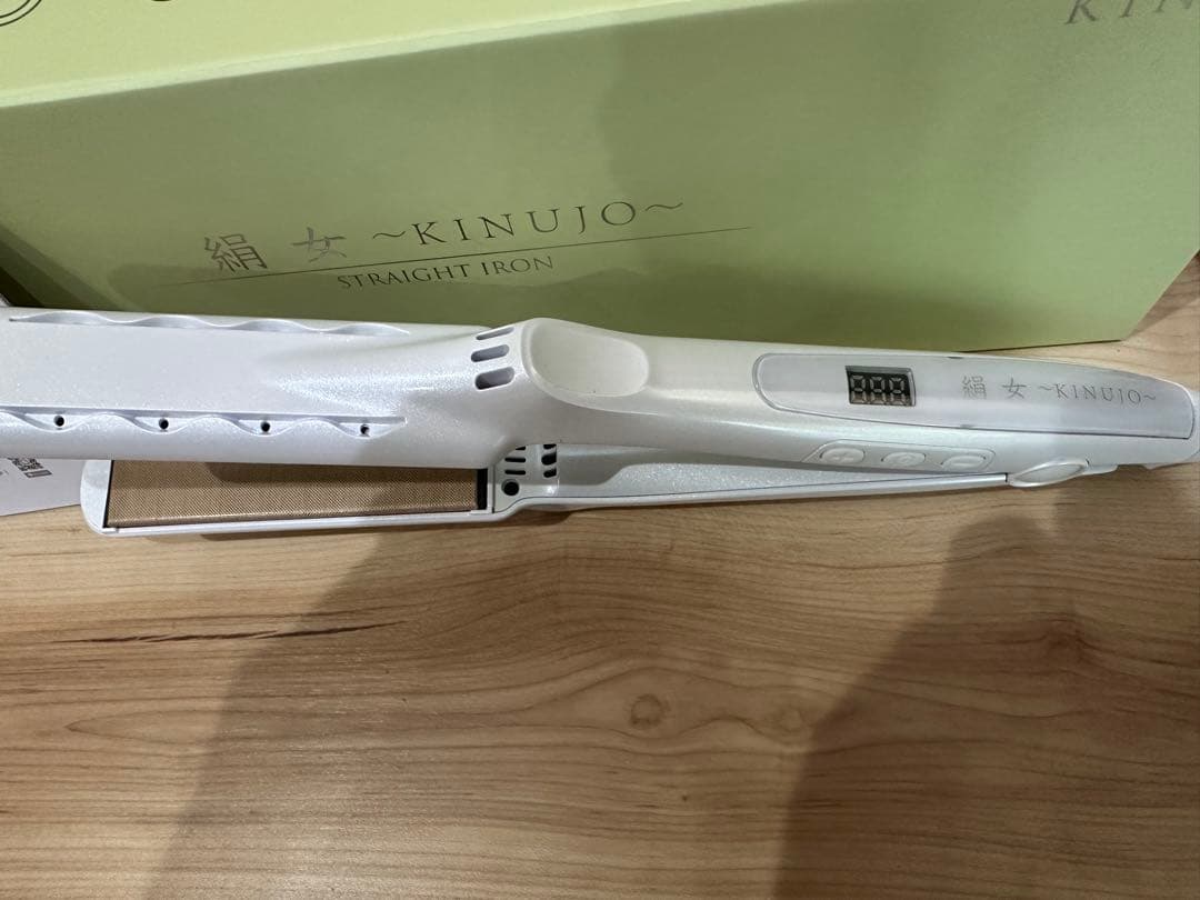⭐️早い者勝ち⭐️美品❗️絹女　キヌージョ　ストレートヘアアイロン　LM-125