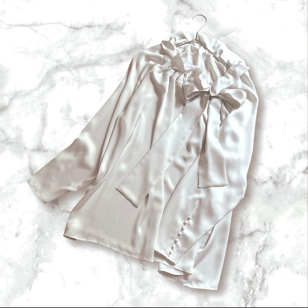 美品✨デザインワークス　サテンリボンブラウス　ボウタイ　日本製　38