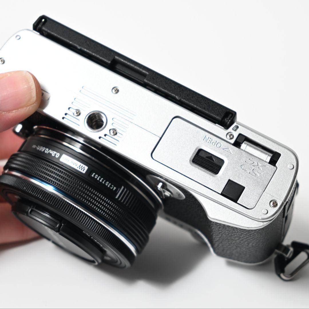 オリンパス OLYMPUS PEN E-P7 14-42mm EZレンズキット