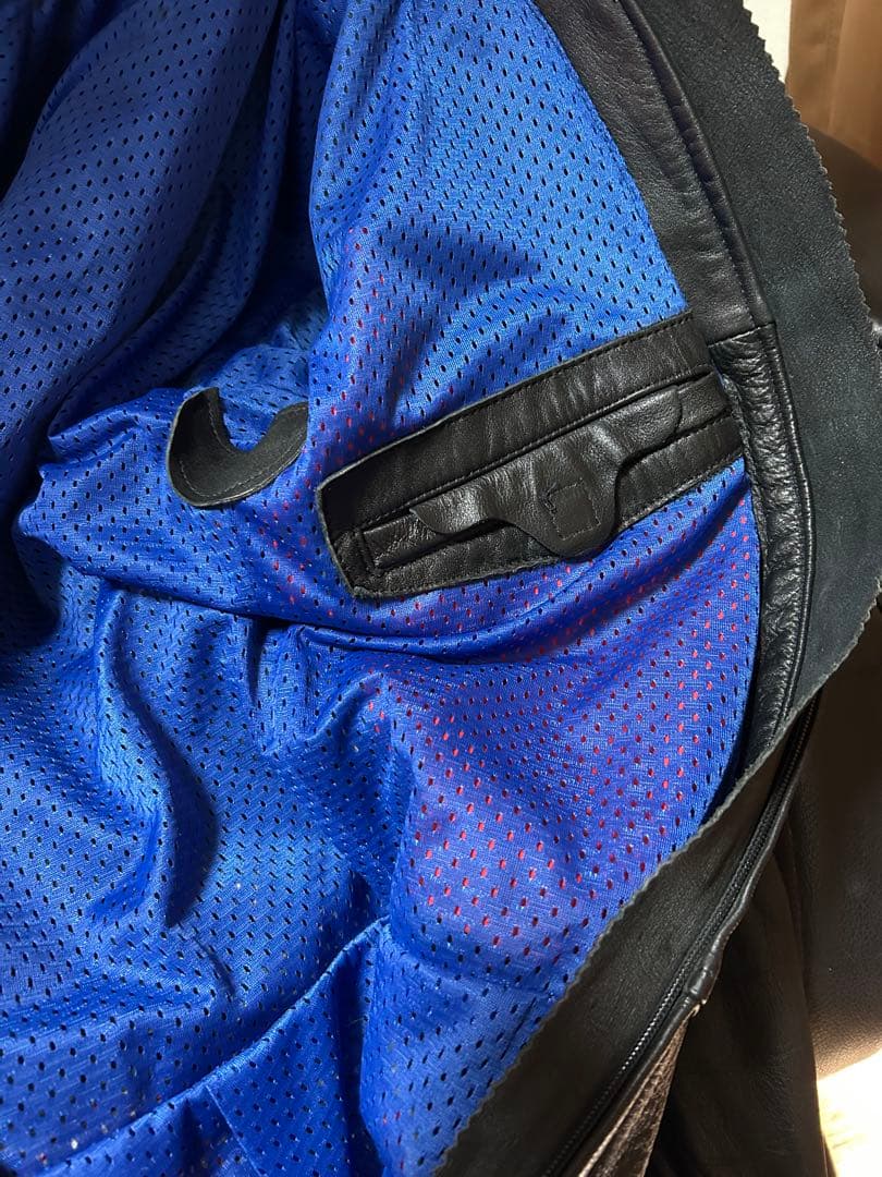 ブラックレザー バイクツナギ　膝パッド付き 革ツナギ レザースーツ 黒　美品