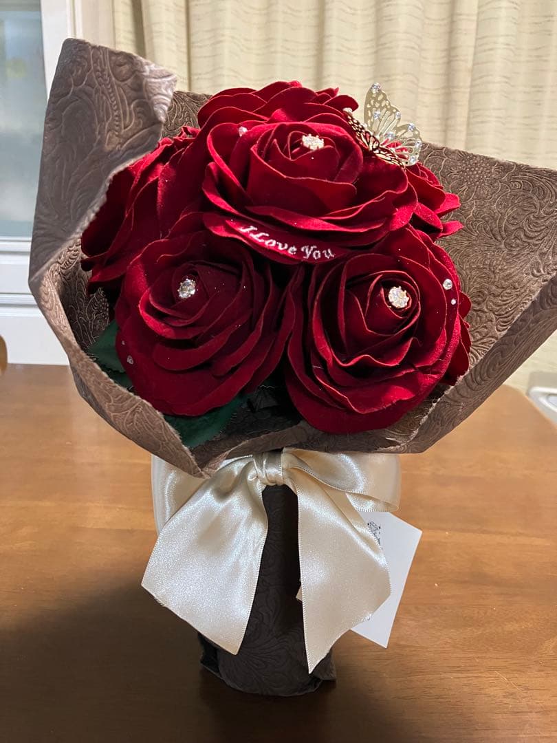 12本の赤バラ花束とガラス花瓶セット　ダイヤモンドローズ　プレミアムモデル