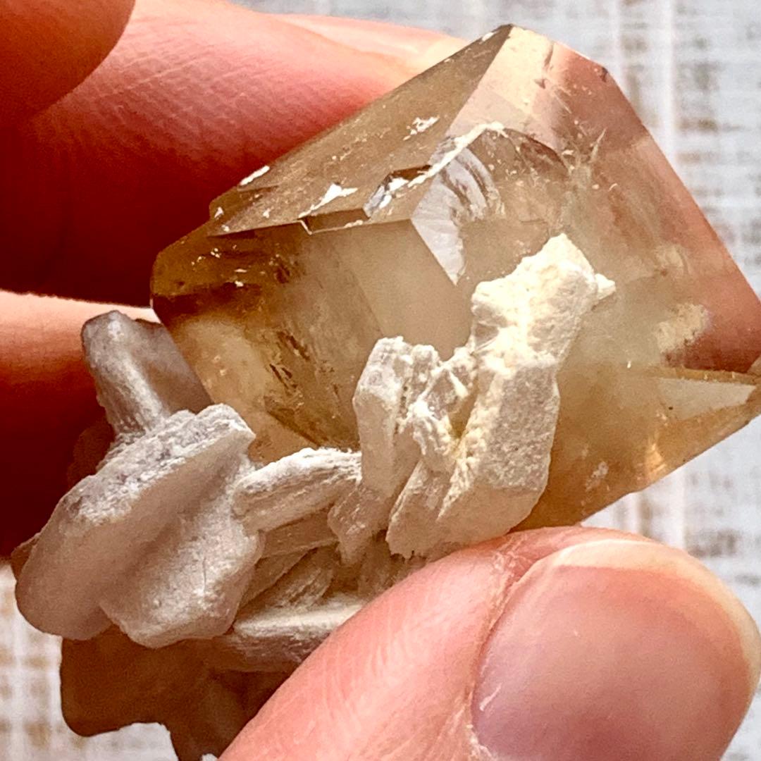 珍品！トパーズ共生標本B/モスコバイト/スカルドゥ産