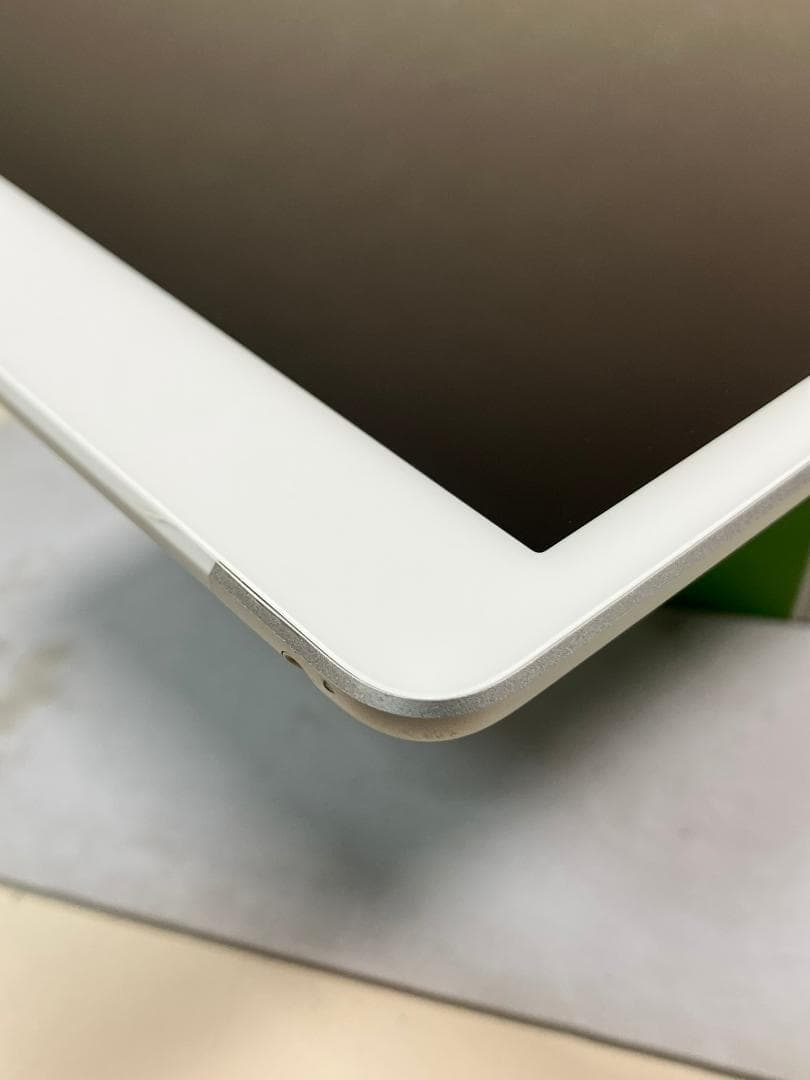 iPad 7世代　32GB シルバー　セルラー カバーガラス付