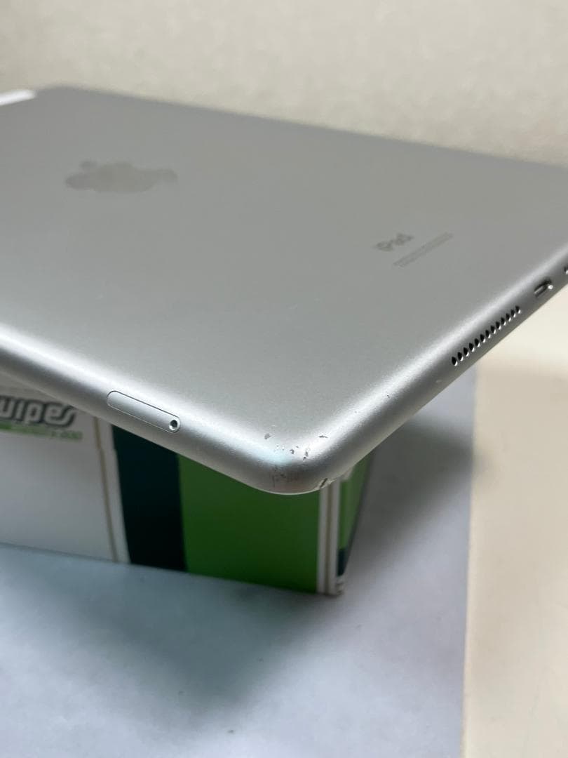 iPad 7世代　32GB シルバー　セルラー カバーガラス付