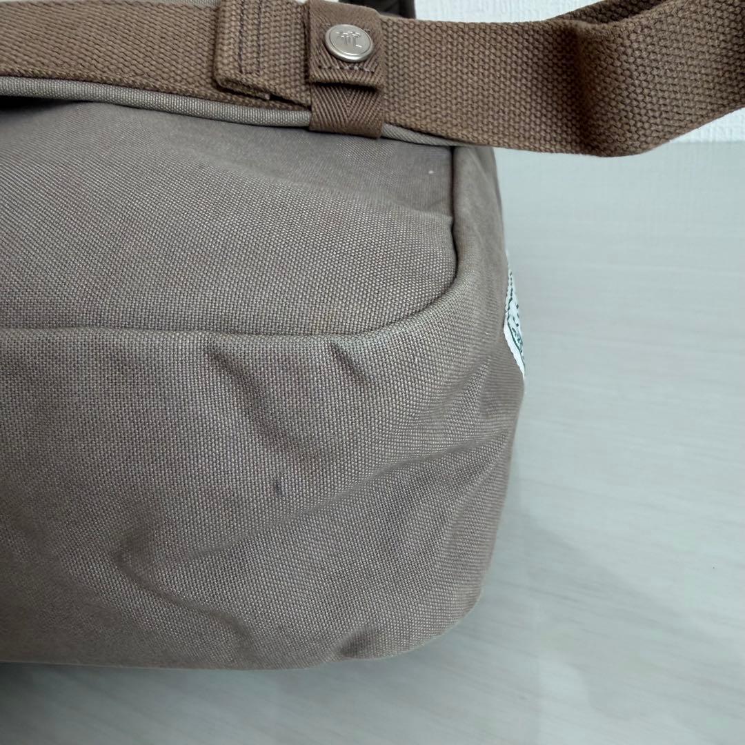 一澤信三郎帆布　ショルダーバッグ　ワンショルダー　グレー　A4対応　ファスナー