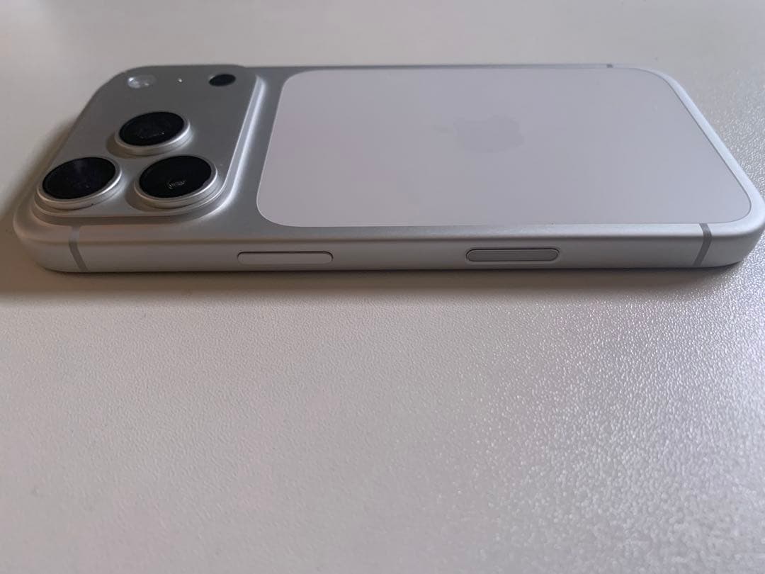 iPhone17ProMax シルバー 256GB「フィルム➕ケース付き」