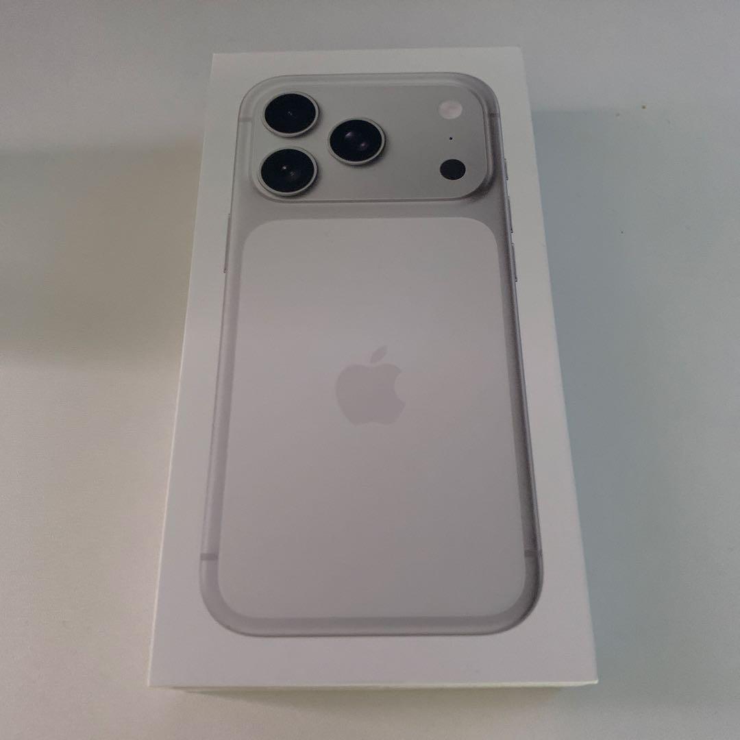 iPhone17ProMax シルバー 256GB「フィルム➕ケース付き」