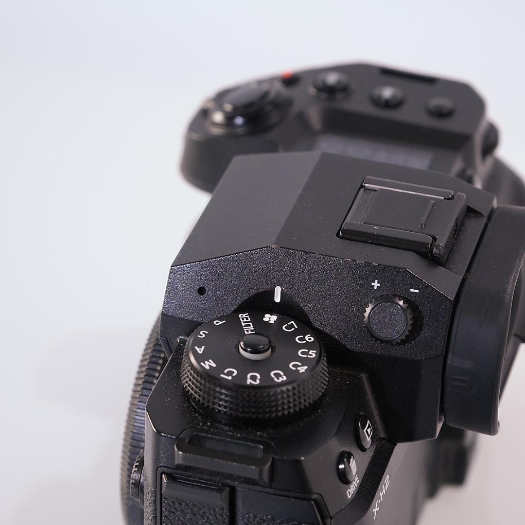 【美品】FUJIFILM X-H2 ボディ＋チャージャー・バッテリー2個