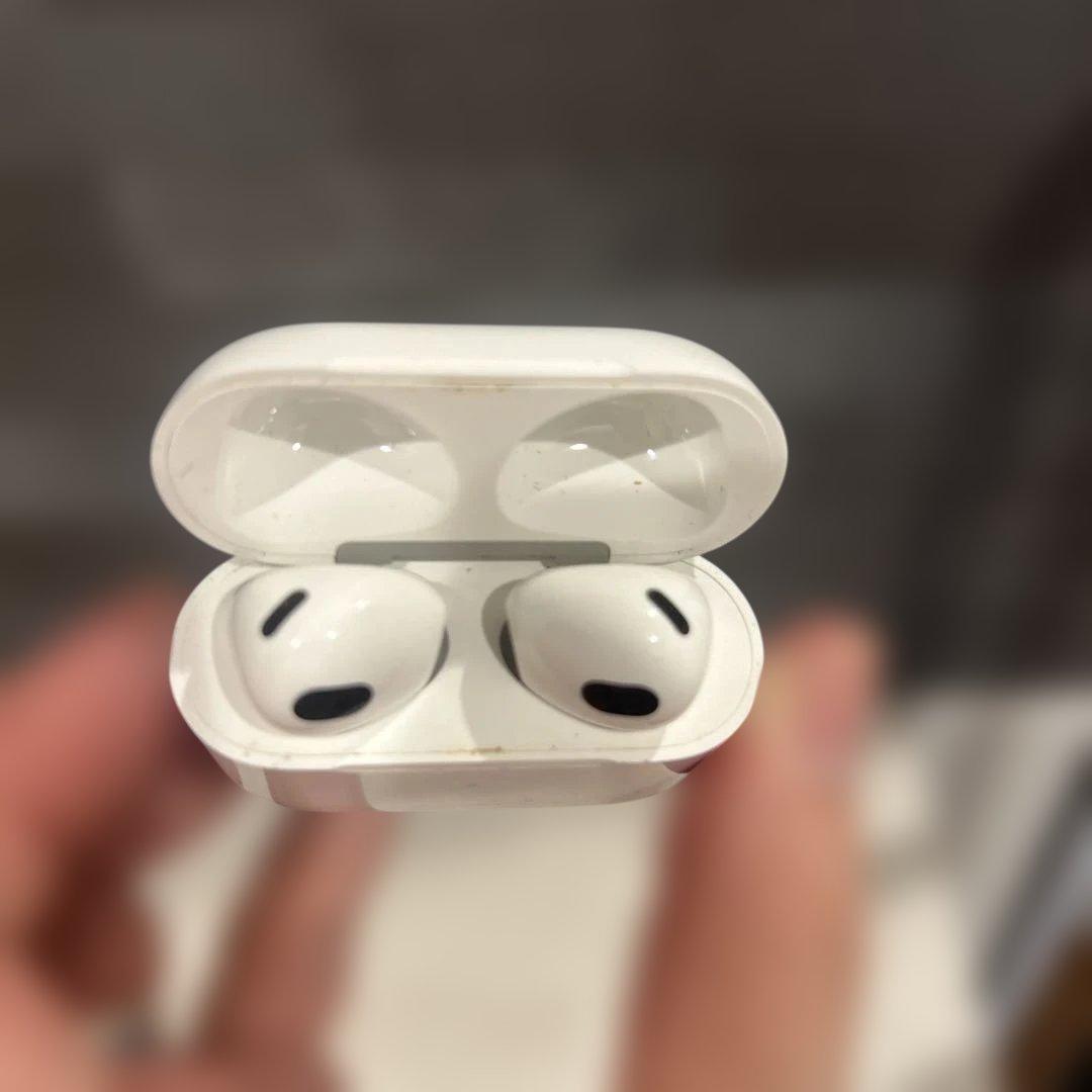 （中古）AirPods本体 3世代MagSafe充電ケース付き