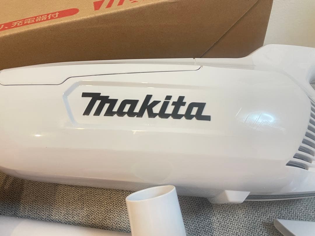 マキタ コードレス掃除機　CL107FDSHW (バッテリ充電器付 )