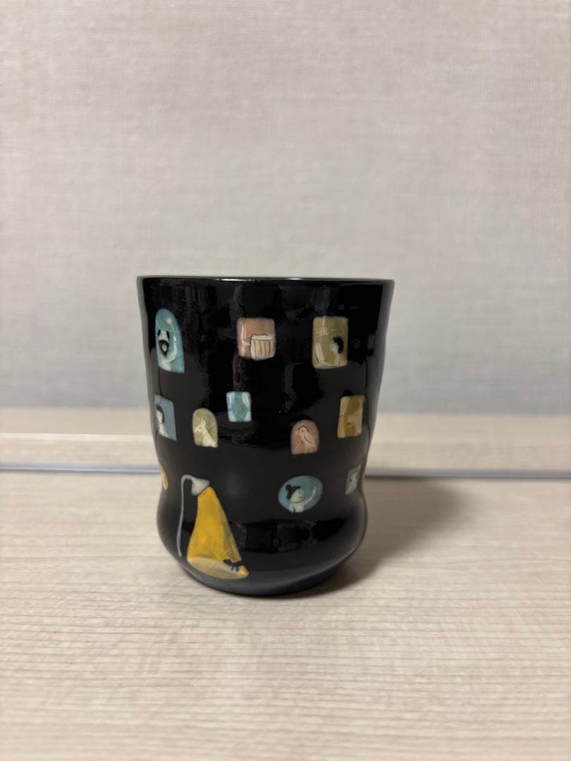 新品 希少 フジタチサト（現スナフジタ）湯呑み 黒背景 窓 人物 動物 車
