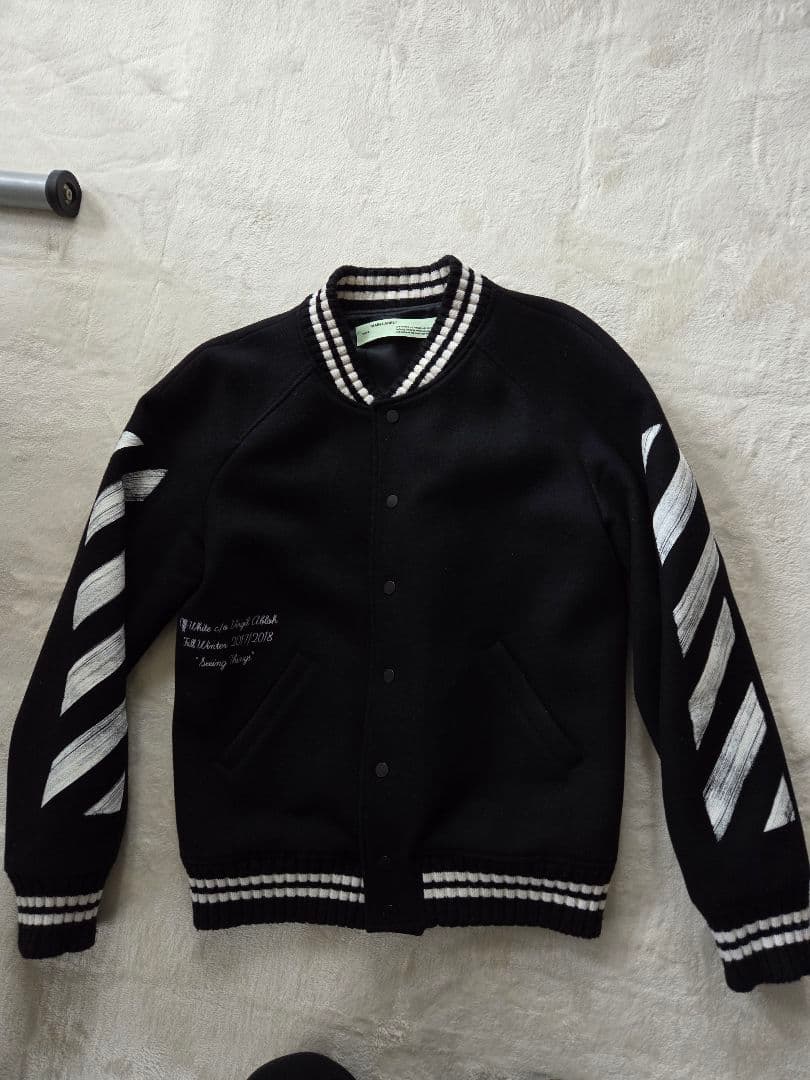 オフホワイト　Off-White　スタジャン