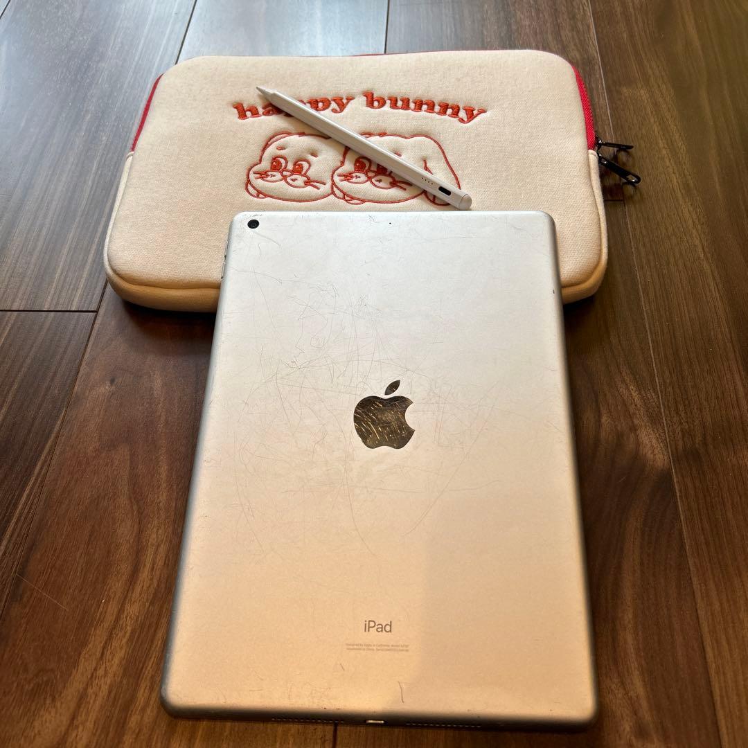 iPad第七世代シルバー　絵かきスタイラスペンシル　ケース３点セット
