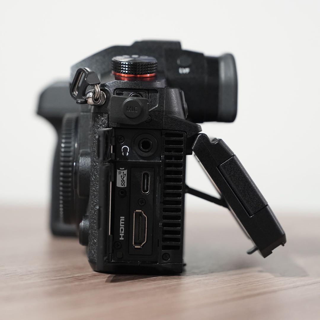 LUMIX GH6 ミラーレス一眼カメラ レンズ・TILTAゲージ付