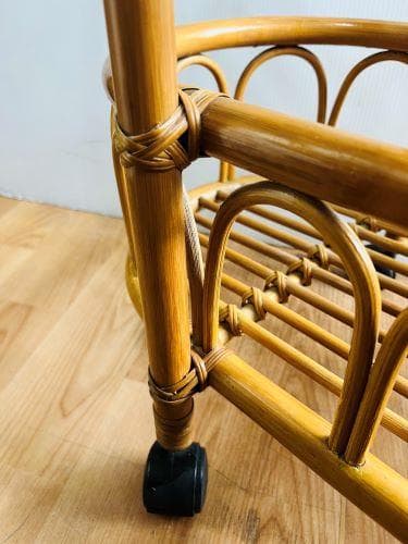 J【中古品】ラタン 籐 キャスター付ラック 2段　移動もラクラクです。