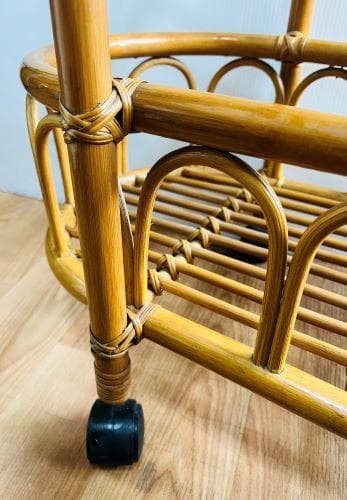 J【中古品】ラタン 籐 キャスター付ラック 2段　移動もラクラクです。