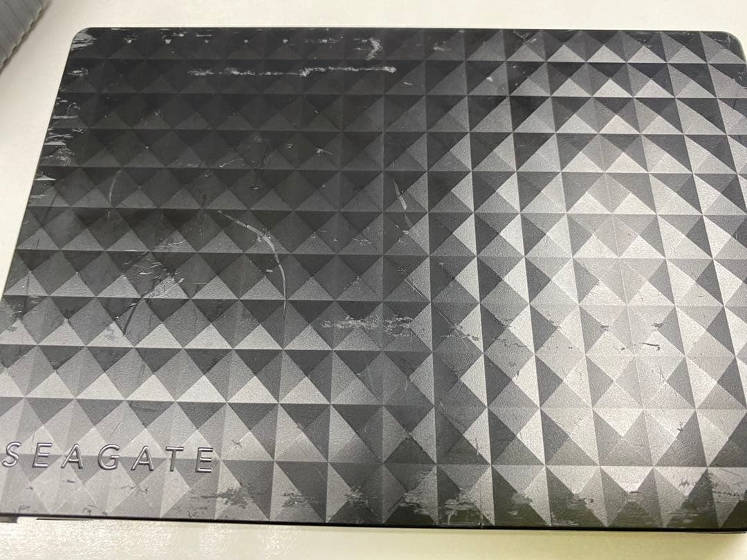 SEAGATE HDD 8TB【利用時間230時間、ケースに目立つ傷多数有】