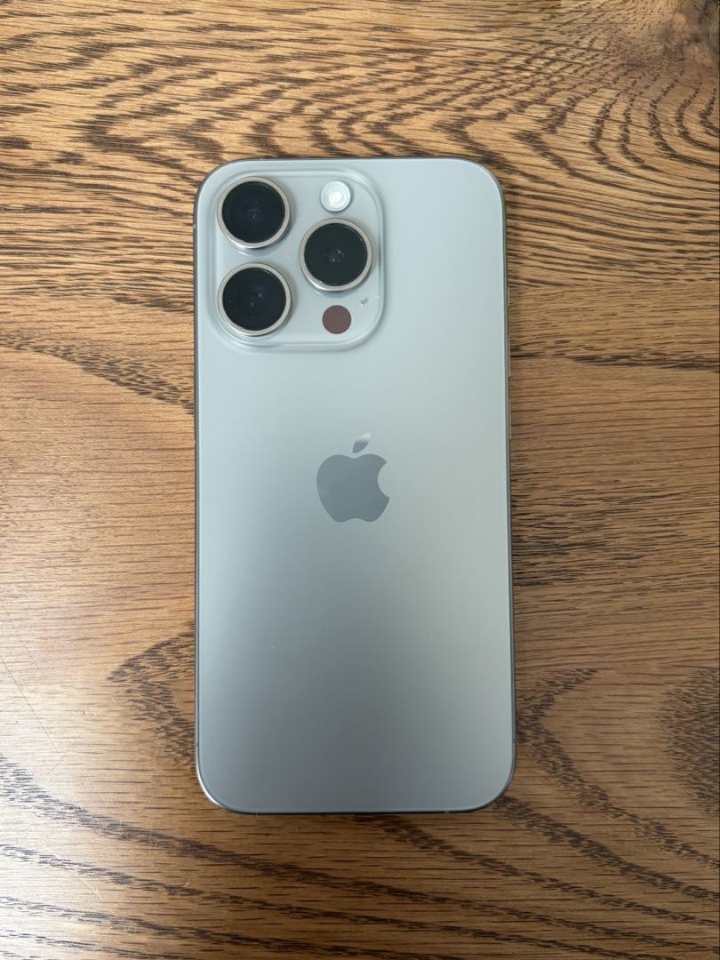 iPhone 15 Pro ナチュラルチタニウム128GB simフリー